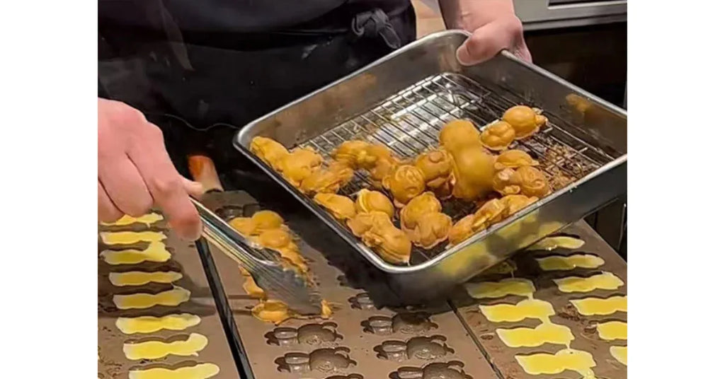 Bear-Shaped Mini Waffle Maker – Adjustable Thermostat & Non-Stick Plates - Omnibaya