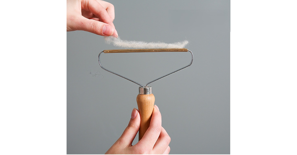 how to remove dog hair from clothes