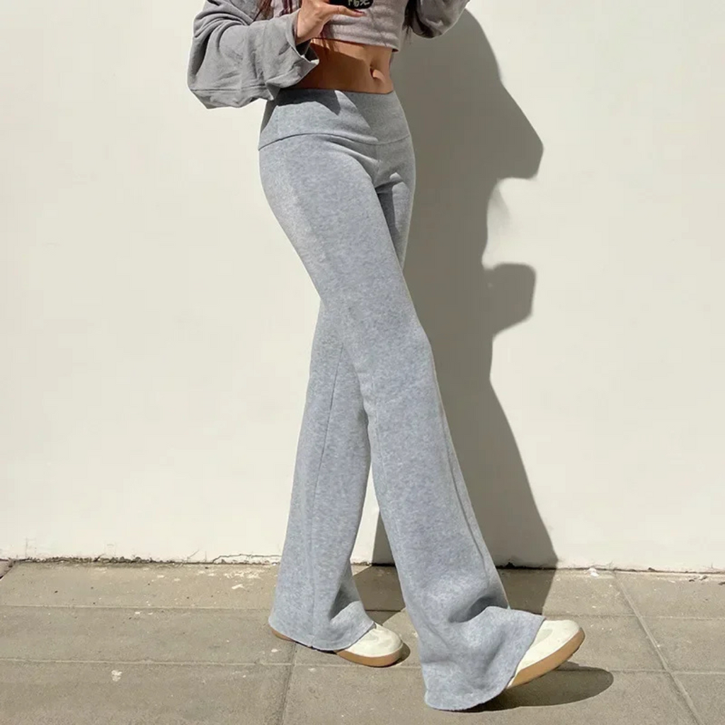 The Y2K Flare Pants Everyone's Talking About - Omnibaya